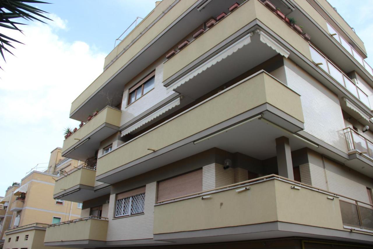 Appartamento Via Dei Fabbri Navali Lido di Ostia Exteriör bild